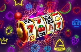 tj8989mm Slots Mobile App — Smartphone ဖြင့် PG Soft Slots ကစားနေသောမြင်ကွင်း